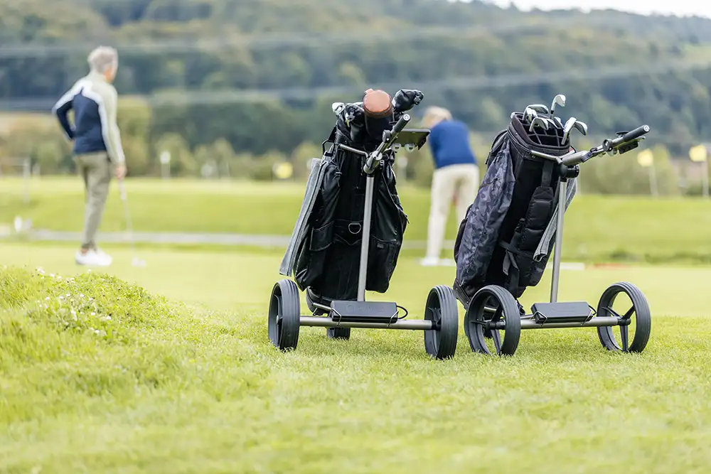 GolfQuant Titan Caddys auf dem Golfplatz