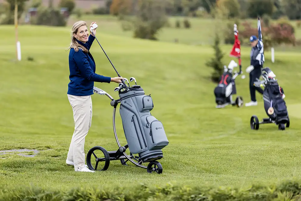 GolfQuant Titan Caddy 3er Serie auf dem Golfplatz